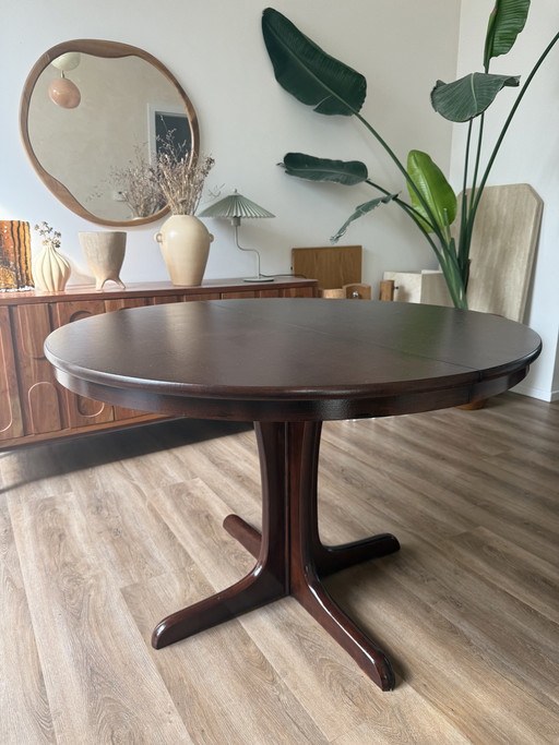 Mesa de comedor de diseño danés