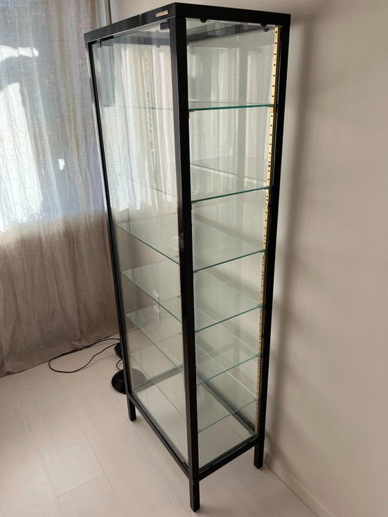 Image 1 of Pierre Vandel's shop window is closed.