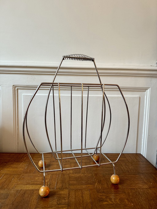 Wooden and metal magazine rack with twisted handle, 1960s/70s