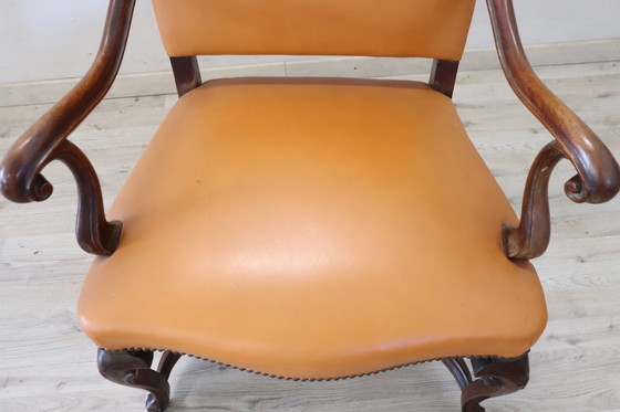 Image 1 of Fauteuil ancien en noyer, Italie fin du 19ème siècle