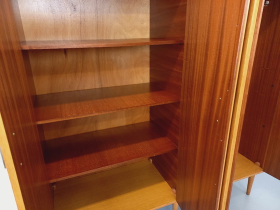 Image 1 of Armoire vintage en bois de chêne des années 60