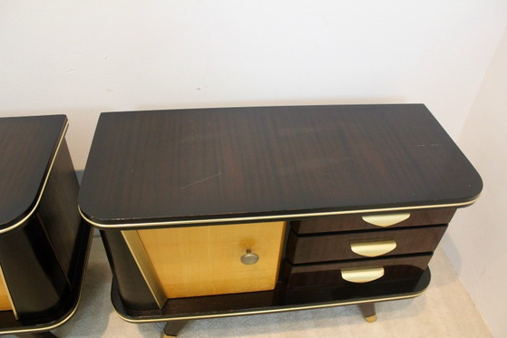 Paire de Tables de nuit hollandaises caractéristiques en bois, années 1950, Verre, Laiton (photo 4 sur 10)