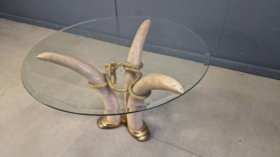 Image 1 of Table basse ou table d'appoint vintage en faux ivoire, dans le style de Valenti, années 1970