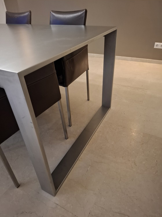 Image 1 of Mesa de comedor de diseño de acero inoxidable