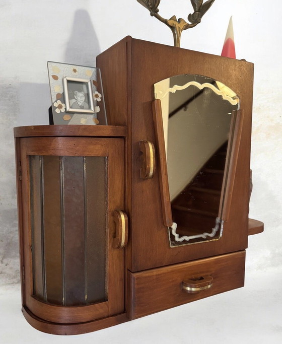 Seltener Apothekerschrank im Art-déco-Stil | Buntglas, Spiegel & Messingbeschläge | 1920er-1930er Jahre (photo 6 of 15)