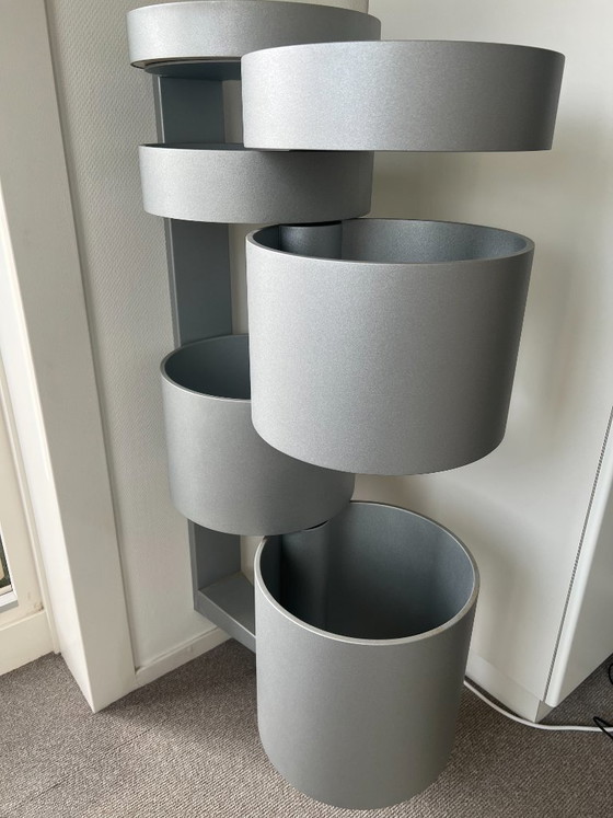 Armadi contenitori rotondi a parete con scomparti girevoli - color argento, Metallo, Legno, Argentato, Modern (foto 4 di 6)