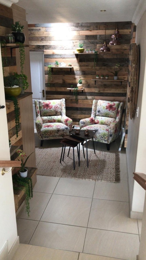 Dos sillones con estampado floral