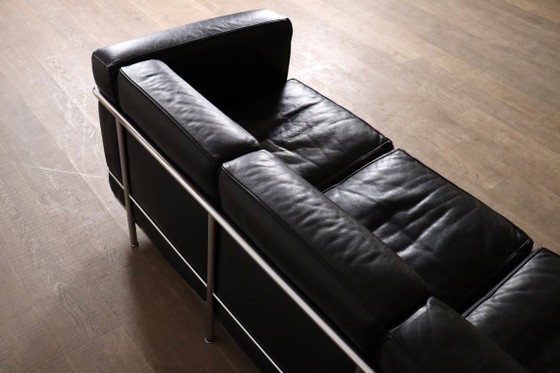 Divano tre posti Cassina LC2 di Charlotte Perriand e Le Corbusier, anni '80, Divani 3 posti, Pelle, Argentato (foto 4 di 16)