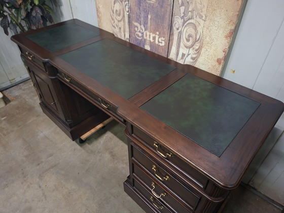 Image 1 of Klassiek Engels bureau, schrijftafel, desk enkelzijdig met lederen inleg Uniek smal model afm. 180x60cm en 80cm hoog.  
