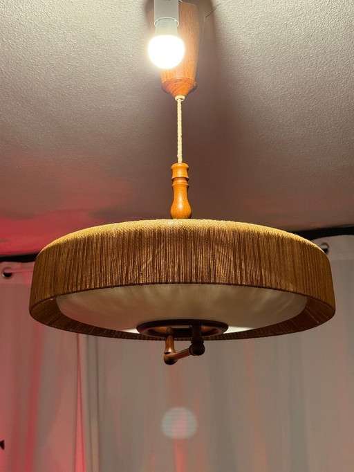 Plafonnier en raphia apprivoisé