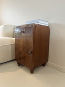 Meuble Art Déco unique avec plateau en marbre et placage en loupe de noyer