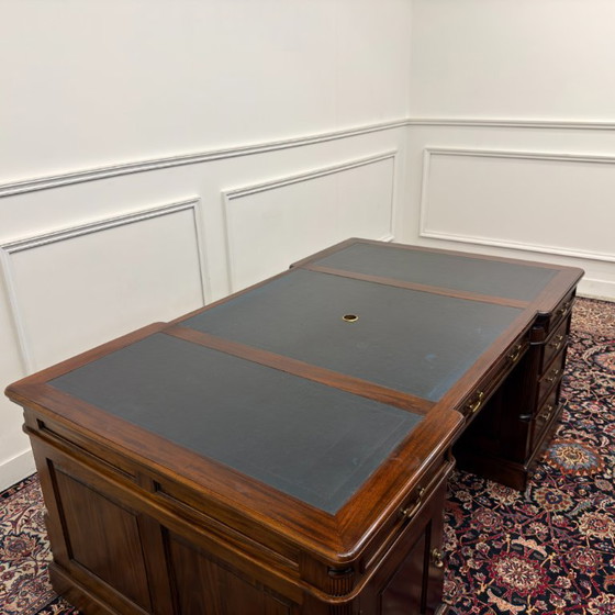 Groot Klassiek Engels Chesterfield Bureau Partnerdesk – Schreibtisch, Leder, Holz (photo 16 of 21)