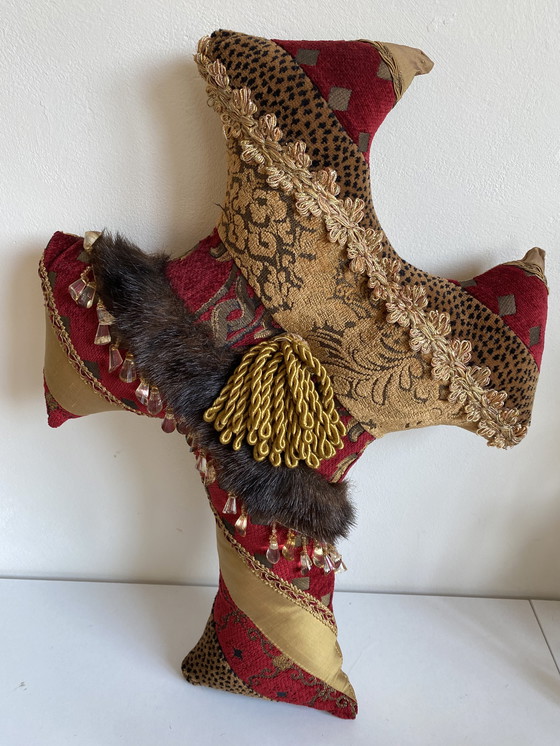 Image 1 of Religieus kussen kruisvorm