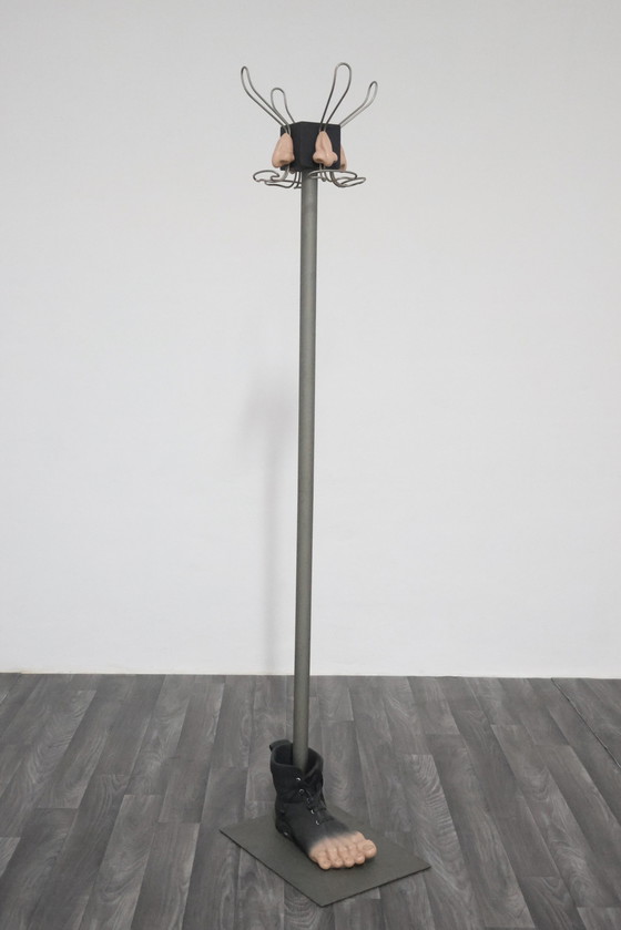 Image 1 of APPENDIABITI SCULTOREO ANTARTIDEE ANNI 80 RENÈ MAGRITTE PEZZO UNICO