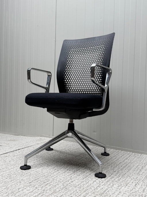 Vitra ID Air bureau- / vergaderstoel door Antonio Citterio – Textile (photo 2 of 6)