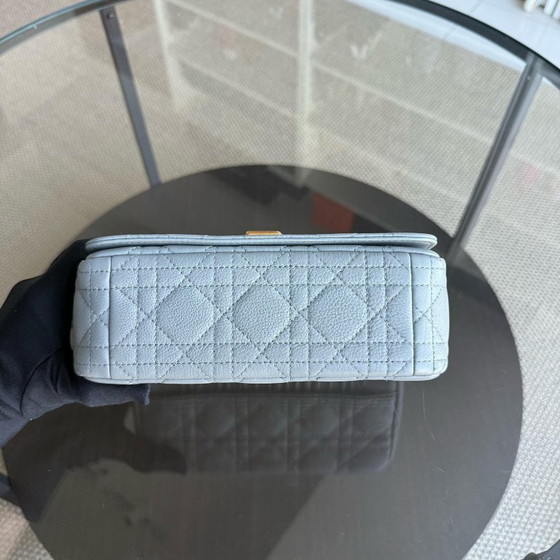 Image 1 of DIOR CARO PICCOLO - PELLE DI VITELLO GRAMMATIZZATA CANNAGE, FERRAMENTA GRIGIA E ORO