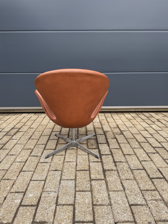 Image 1 of Fritz Hansen Swan chair Cognac leder, NIEUWstaat!!