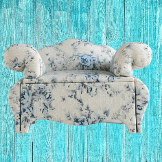 Image 1 of Coffret à bijoux en forme de canapé