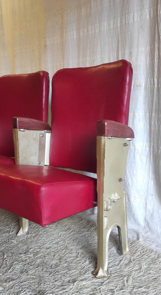 Image 1 of Pareja de butacas de teatro en símil piel roja y aluminio fundido dorado - Años 50/60