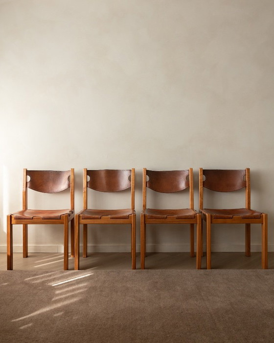 Brutalistische eetkamerstoelen van iepenhout en leer van Maison Regain, jaren 70, set van 4 – Leather (photo 3 of 15)