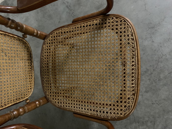 Fauteuil, Josef Hoffman pour Thonet. 1900. Avec d'élégantes sculptures sur bois en haut du dossier. – Wood (photo 6 of 9)