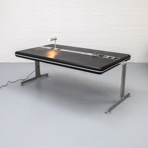 Executive Agency Alex Linder '70s