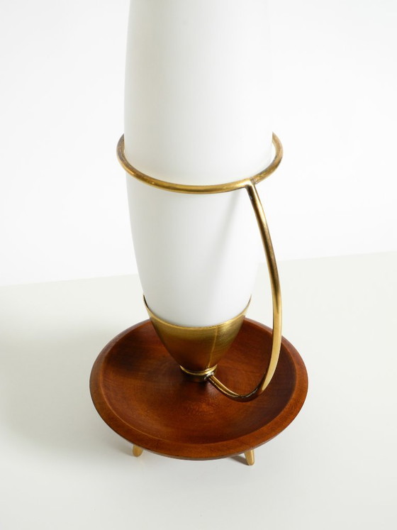 Image 1 of Large, beautiful Mid-Century Modern table lamp made of brass and teak, with a frosted glass shade | 42 cm | 16,5"
