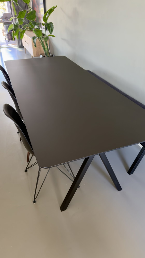Studio Henk Slim X Mesa de Comedor con Banco y Cojín 220x90 + Sillas Vitra – Conjuntos de comedor, Wood (photo 4 of 5)