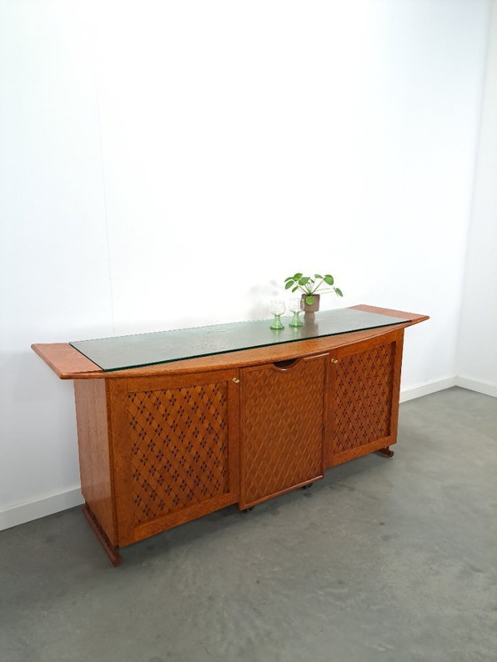 Image 1 of Bar dressoir met uitschuifbare bar en glazen blad