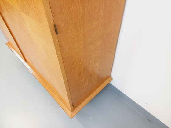 Image 1 of Vintage eikenhouten kledingkast uit de jaren 60