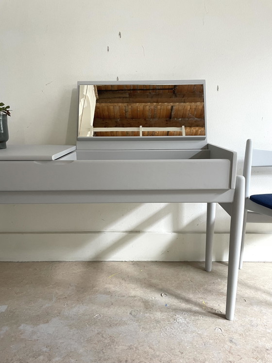 Image 1 of Kaptafel vintage du Danemark. Vous pouvez aussi comme entrée meubel gebruikt worden 