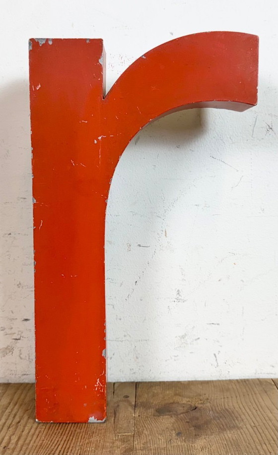 Image 1 of Lettera R in ferro rosso vintage, anni '70