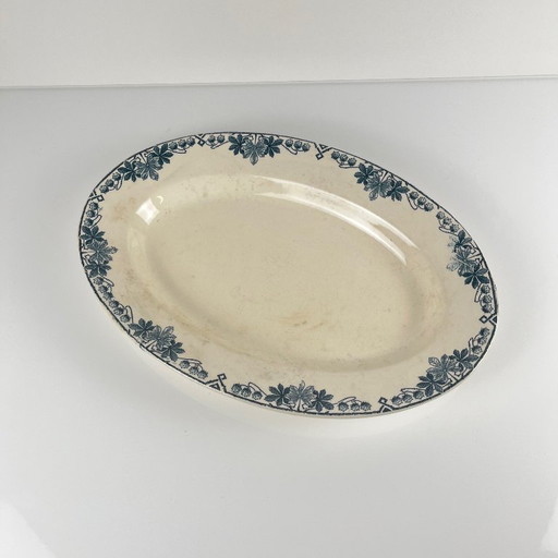 Plato ovalado, modelo "Túnez", de Longwy, finales del siglo XIX.