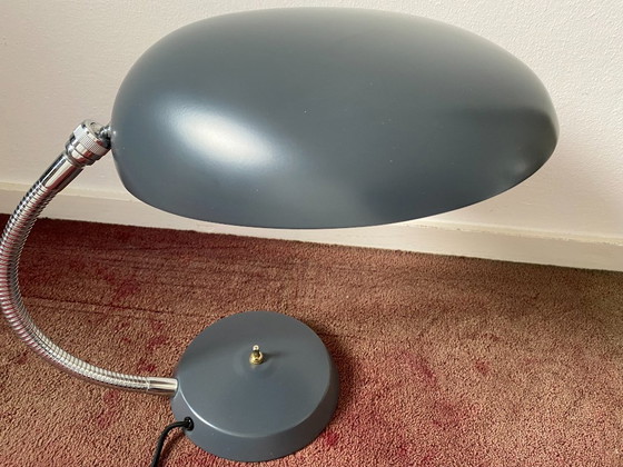 Image 1 of In vendita: lampada da tavolo vintage Gubi Cobra color grigio antracite.