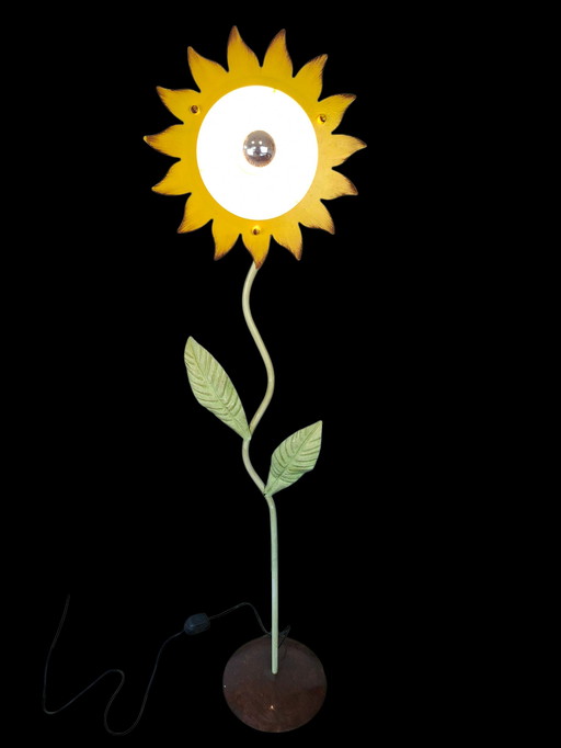 Beautiful vintage standing sunflower lamp