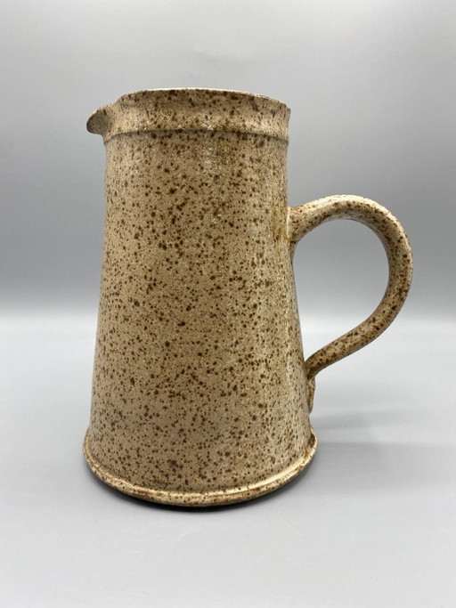 Brocca in gres smaltato beige screziato, ceramica francese realizzata a mano. – servies