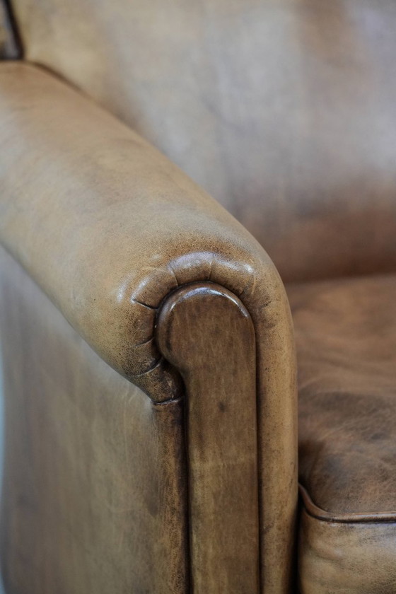 Image 1 of Subtiele vintage schapenleren fauteuil/ armchair met een mooie lichte kleur en sierlijke pootjes
