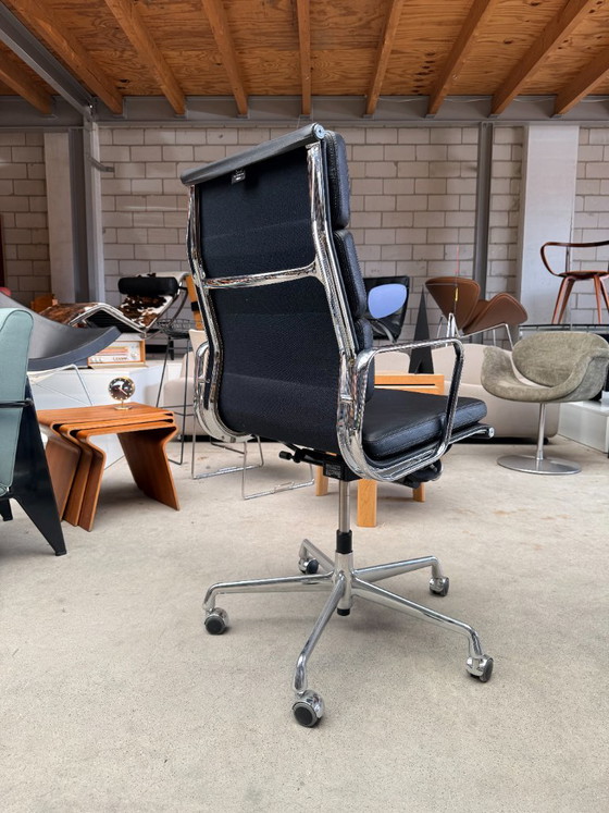 Vitra Eames EA219, Charles e Ray Eames – Sedie da ufficio, Pelle, Alluminio (photo 4 of 12)