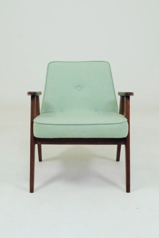 Scandinavische fauteuil met pistachekleurige pastel wollen stof en eikenhout