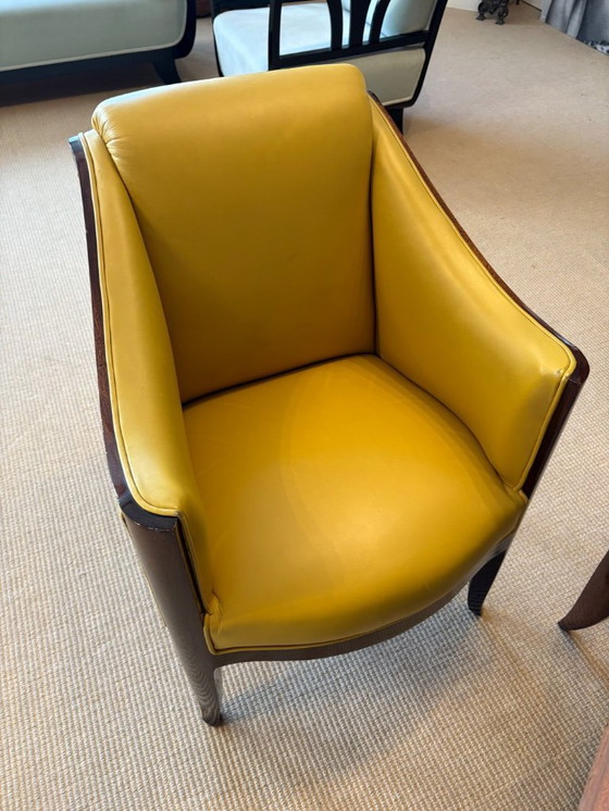 Image 1 of Magnifique ensemble de salon Art Déco composé de 4 fauteuils en cuir et d'une table de jeu en acajou, 1920-1930