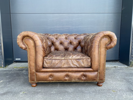 Image 1 of Twee stoere Chesterfield club fauteuils vintage sigaren cognac 