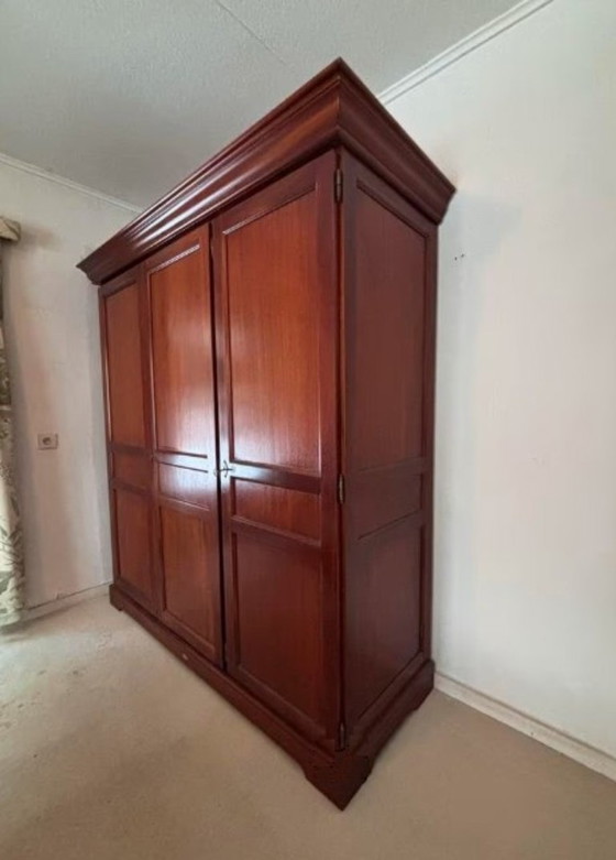 Image 1 of Armoire en bois à 3 portes, 2/3 d'espace penderie et 1/3 d'espace étagère