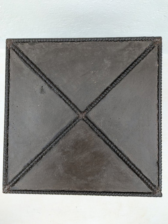 Image 1 of CUBE X Brutalistischer Skulpturentisch aus Beton und Stahl – Wallavibe Design