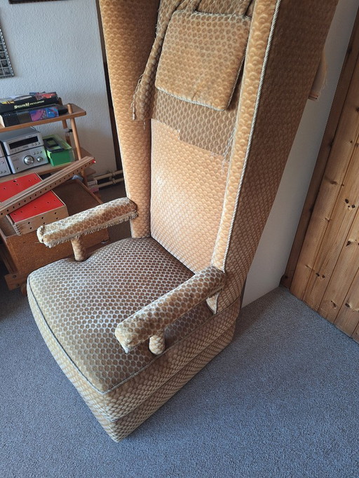 Poltrona con schienale alto anni '60 in velluto oro-ocra