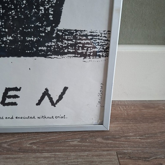 Image 1 of Colpito per aver detto: Ascolta. Tank man. L'artista Jan Bons.