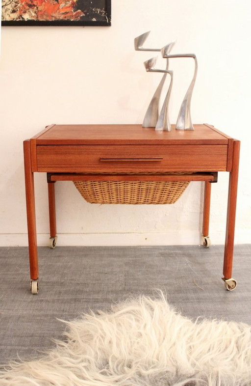 p.b.j. Mobler Table d'appoint / boîte à couture danoise des années 1960 en teck