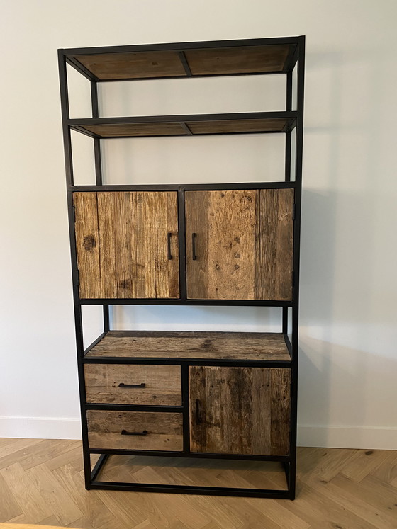 Image 1 of Armario ferroviario robusto: diseño industrial único | Loods5