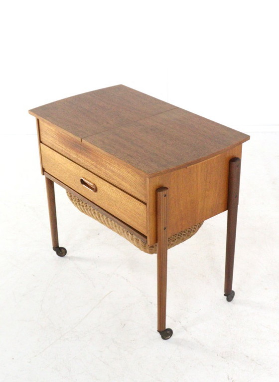 Image 1 of Vintage bijzetkastje kastje / naaikistje naaikastje Deens