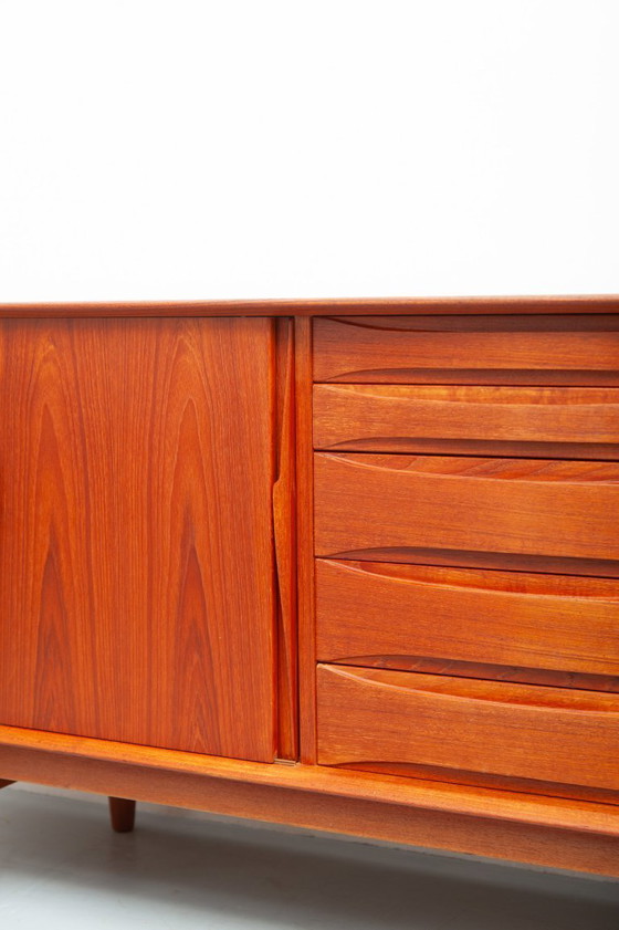 Image 1 of Groot teakhouten dressoir uit Dyrlund, jaren 60
