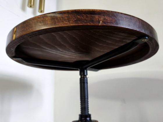 Originaler antiker Thonet-Stil verstellbarer Bugholz Klavierhocker / Drehhocker (gestempelt 914) – Metal (photo 8 of 13)